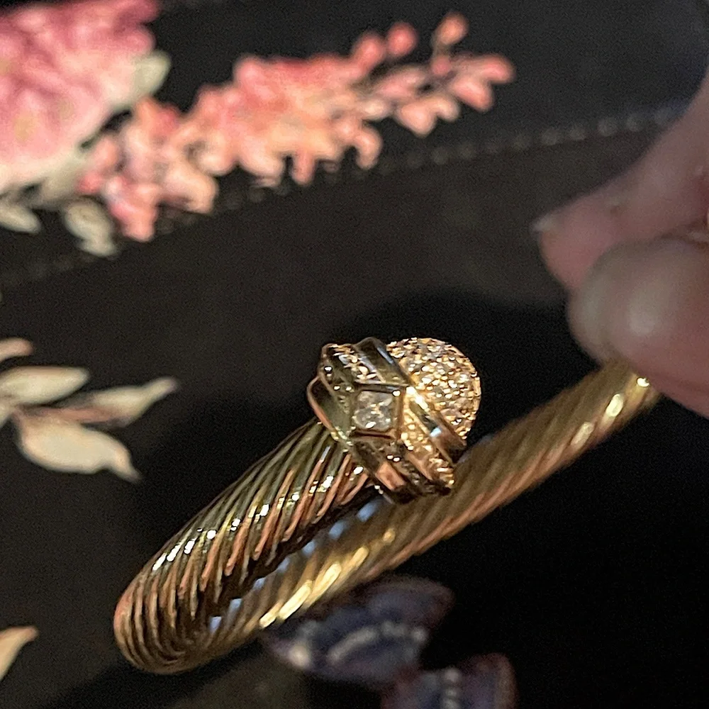 EUC David Yurman RENAISSANCE® OVAL CABLESPIRA® BRACELET, 18K Gold, Diamonds, 7mm - Picture 3 of 9